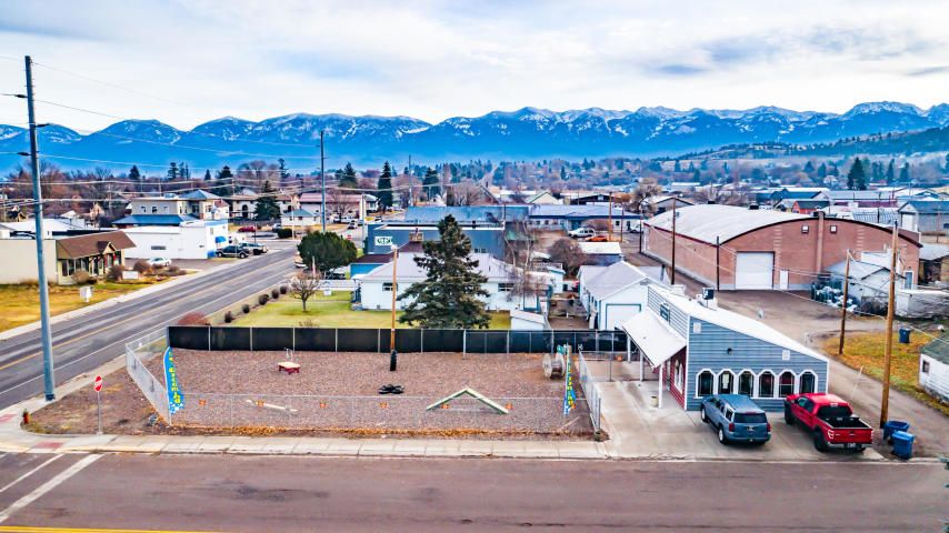 Mission Mountain Pet Service Inc.: 11 7th Ave W, Polson, MT 59860